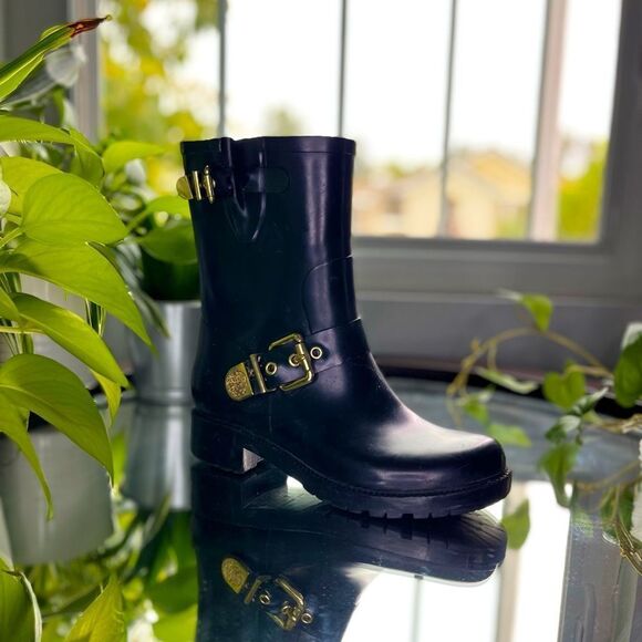 Vince Camuto Shoes - Vince Camuto Rain Boots With Gold Accents Rubber and Black Boots Size 6​​​